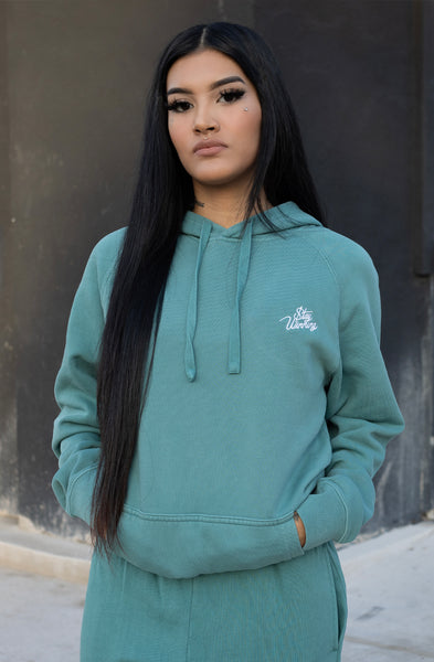 Áo hoodie thêu màu xanh mòng két vẫn chiến thắng