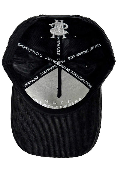 Luôn chiến thắng chiếc mũ đen nhung kẻ